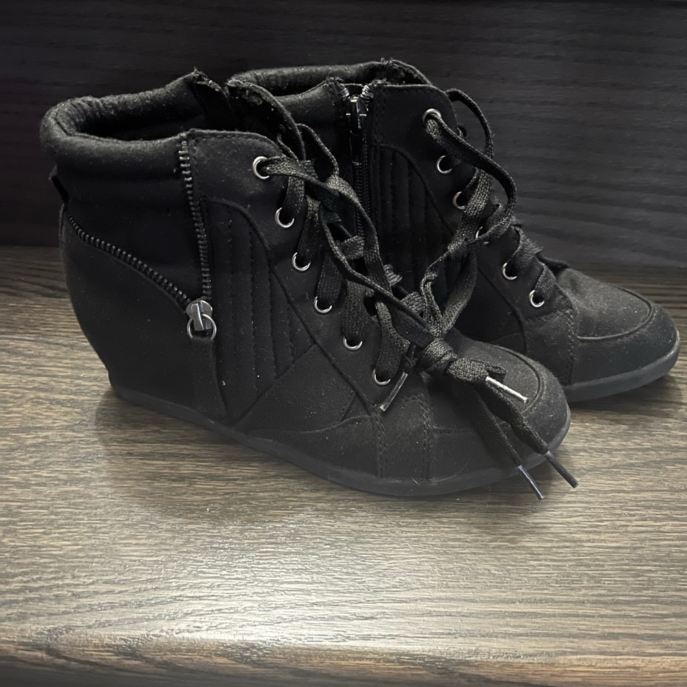 Justice girls black shoes sz 4 VGUC